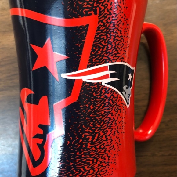 New England Patriots NFL Mocha Mug & Napkins - Picture 3 of 7